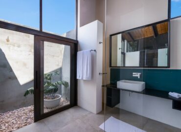 Arranged bathroom with bath towels