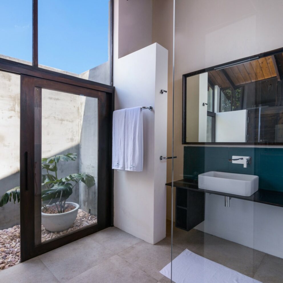 Arranged bathroom with bath towels